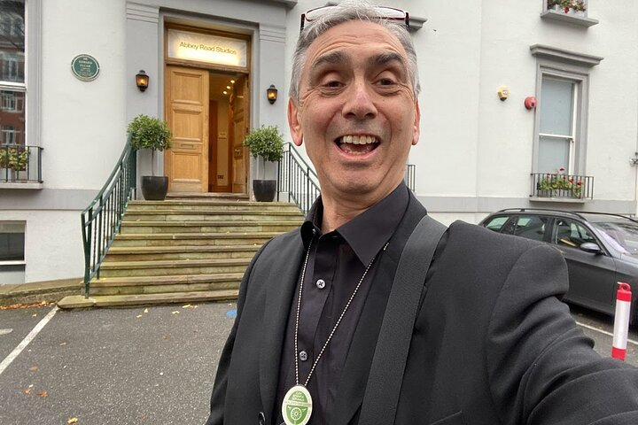 A Beatles London taxi tour and sightseeing experience - Photo 1 of 11